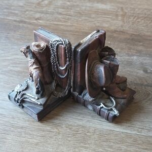 Vintage Small set of Cowboy Country Rodeo Horse Book Ends with Chip on edge